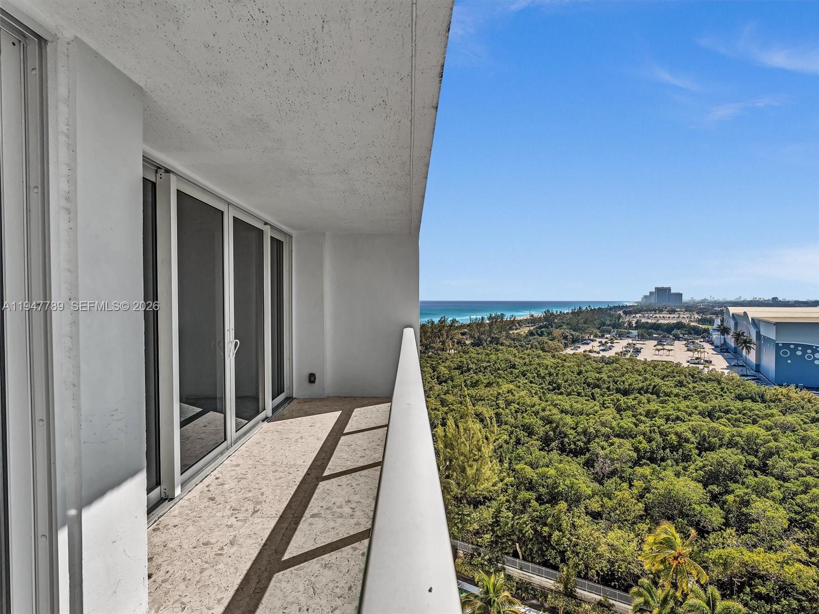 image Arlen House East18