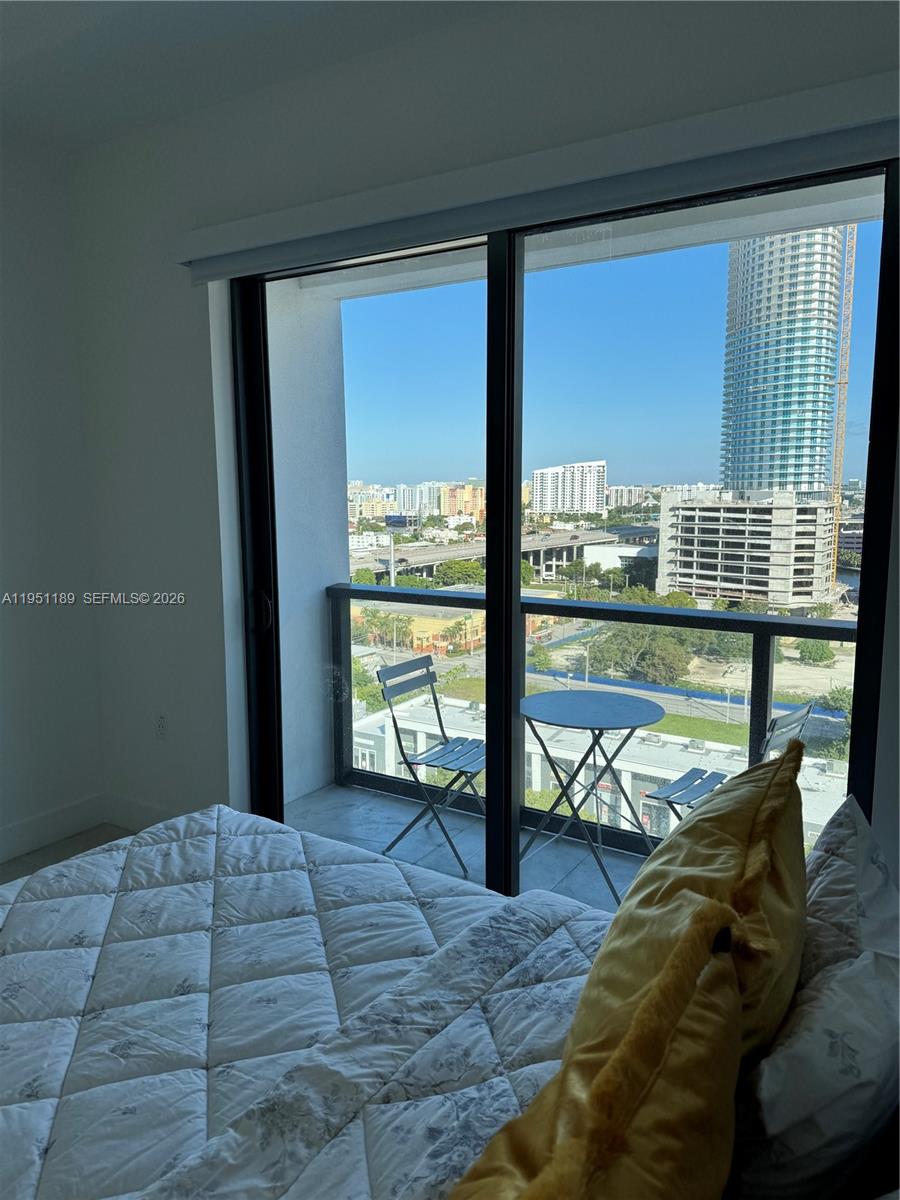 image Smart Brickell I10