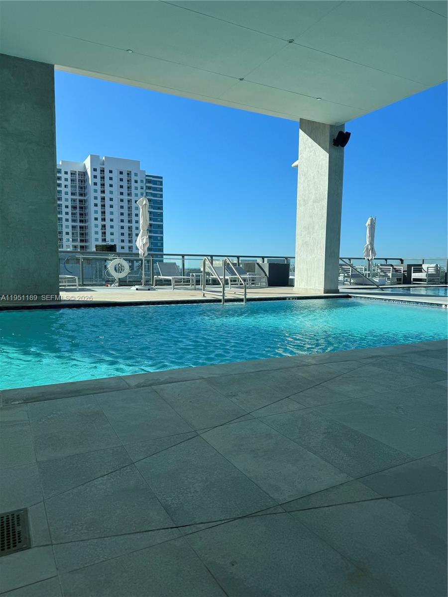 image Smart Brickell I14