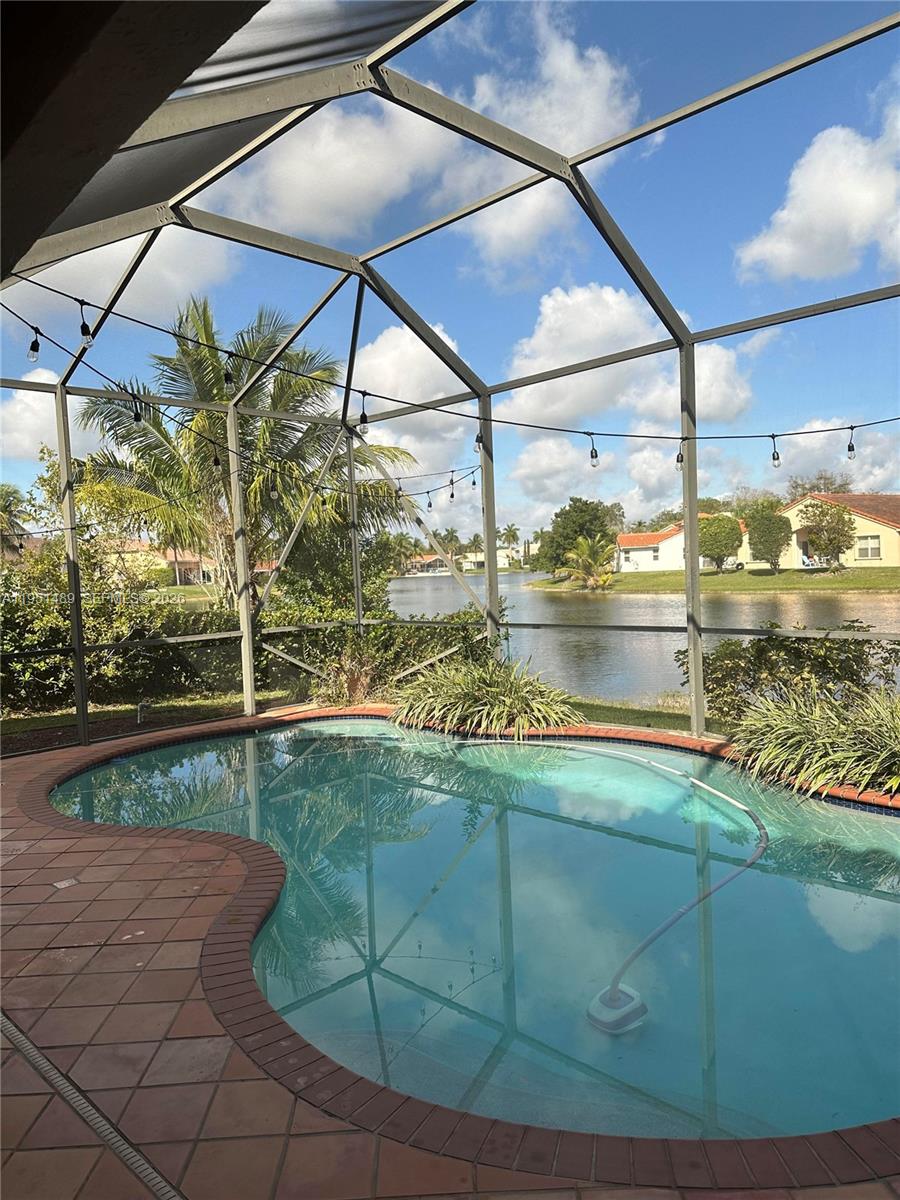 18715 NW 1st St Pembroke Pines, FL 33029