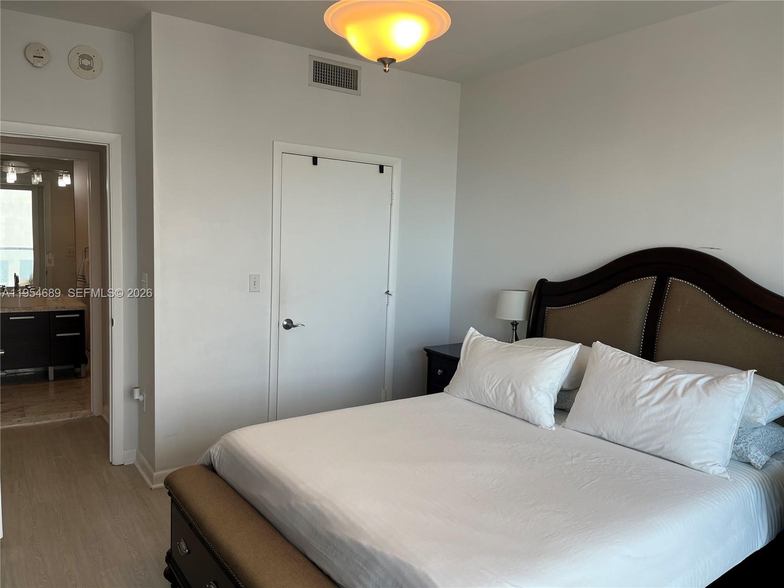 image Vizcayne South11