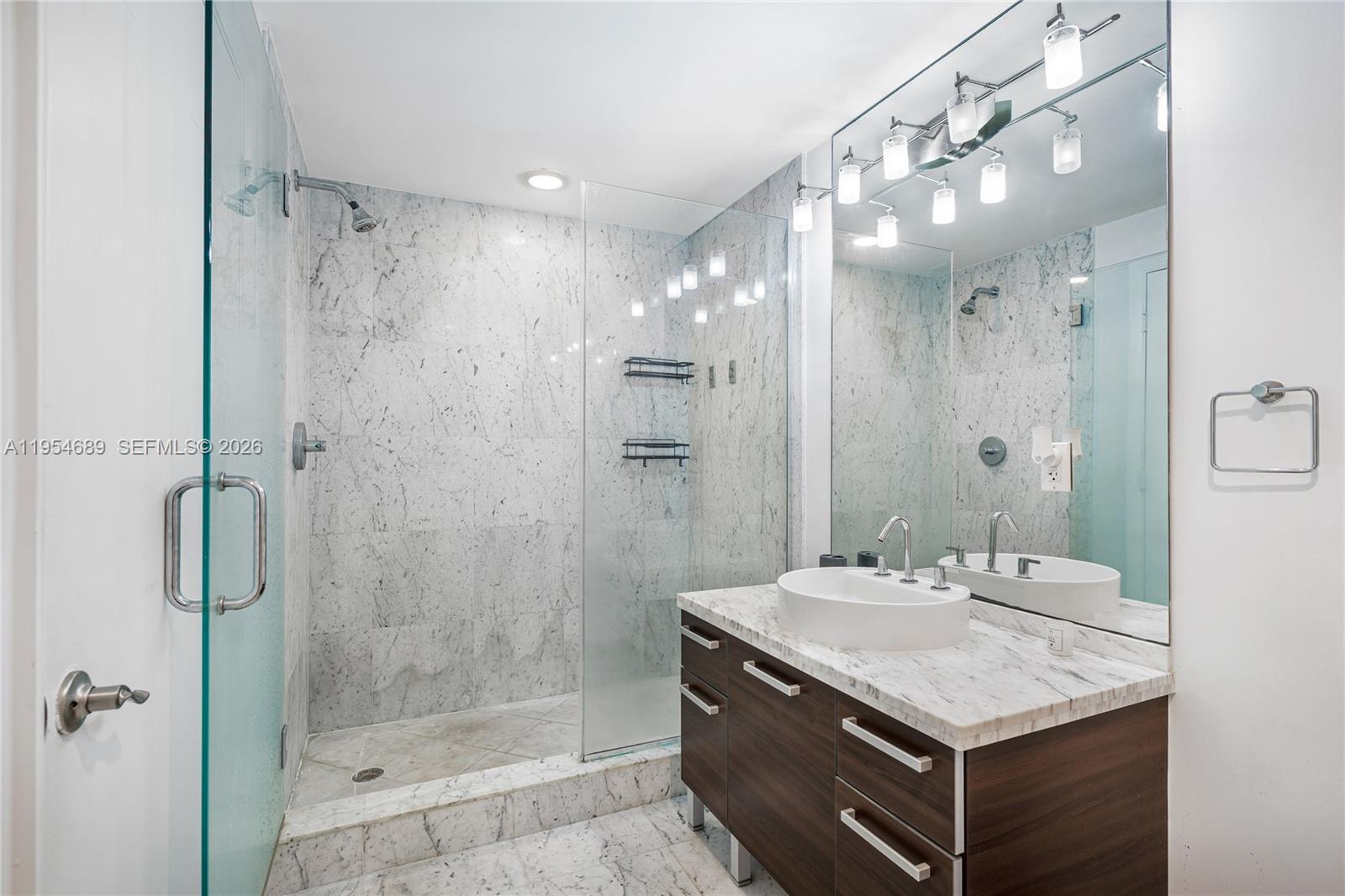 image Vizcayne South20