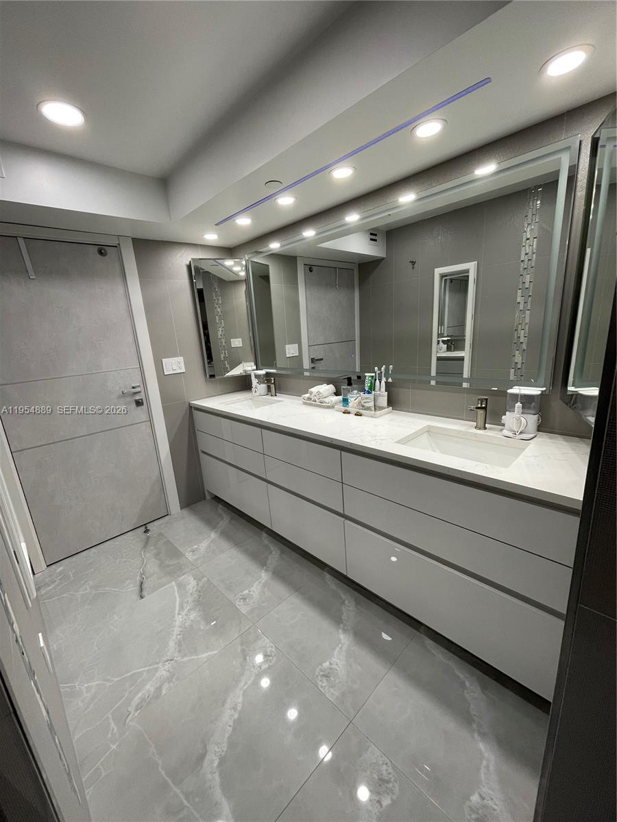 image Winston Towers 60015