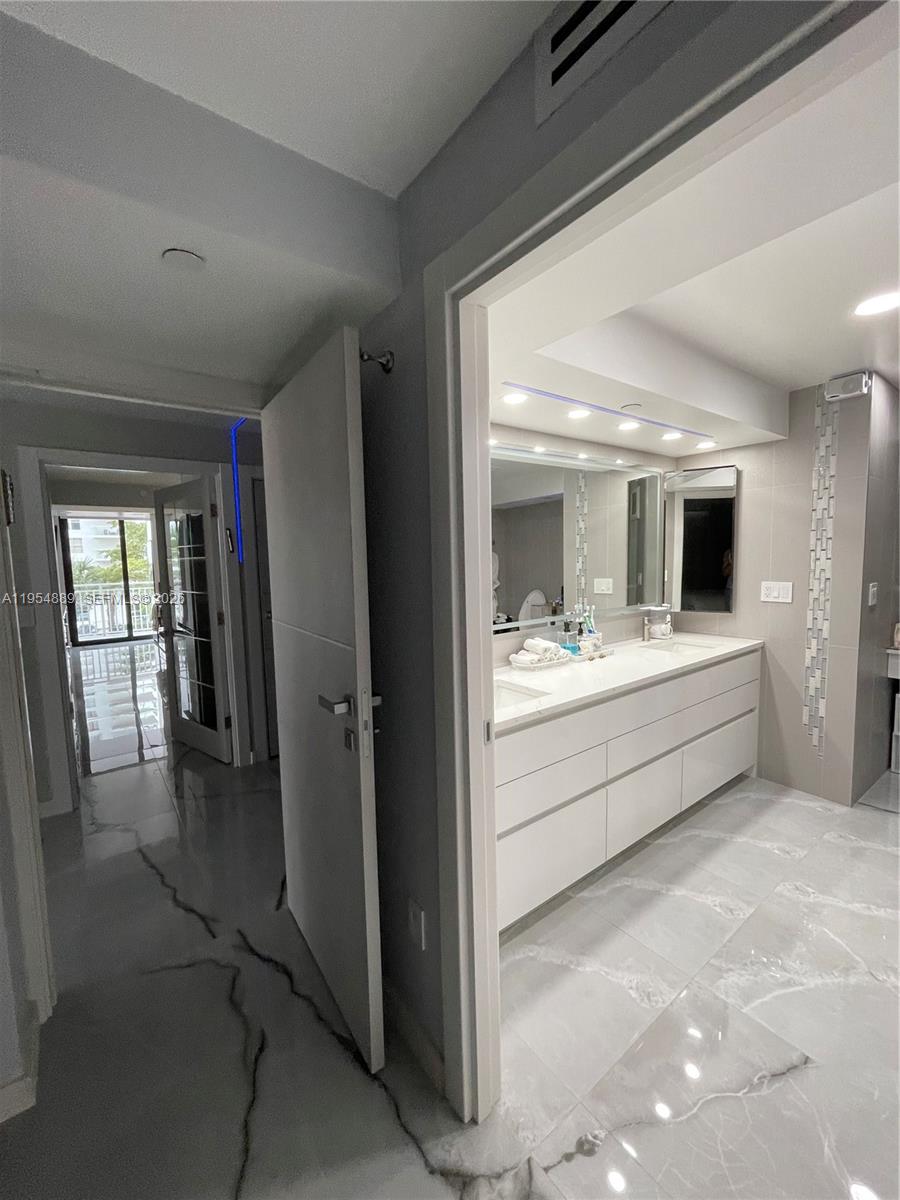 image Winston Towers 60016