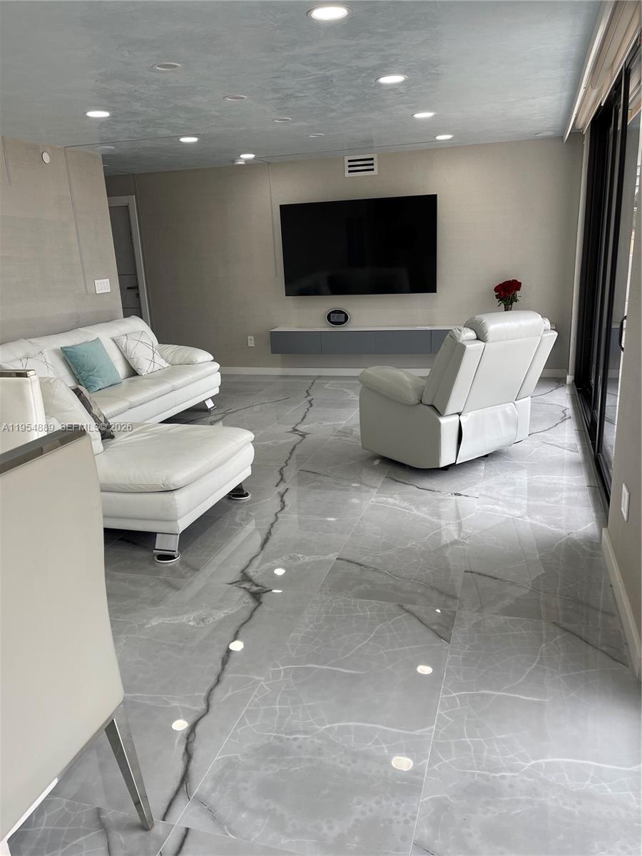 image Winston Towers 6001