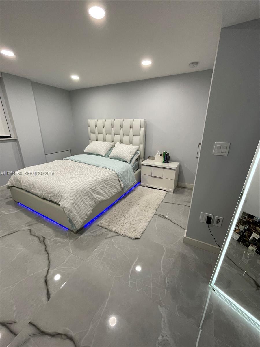 image Winston Towers 60024