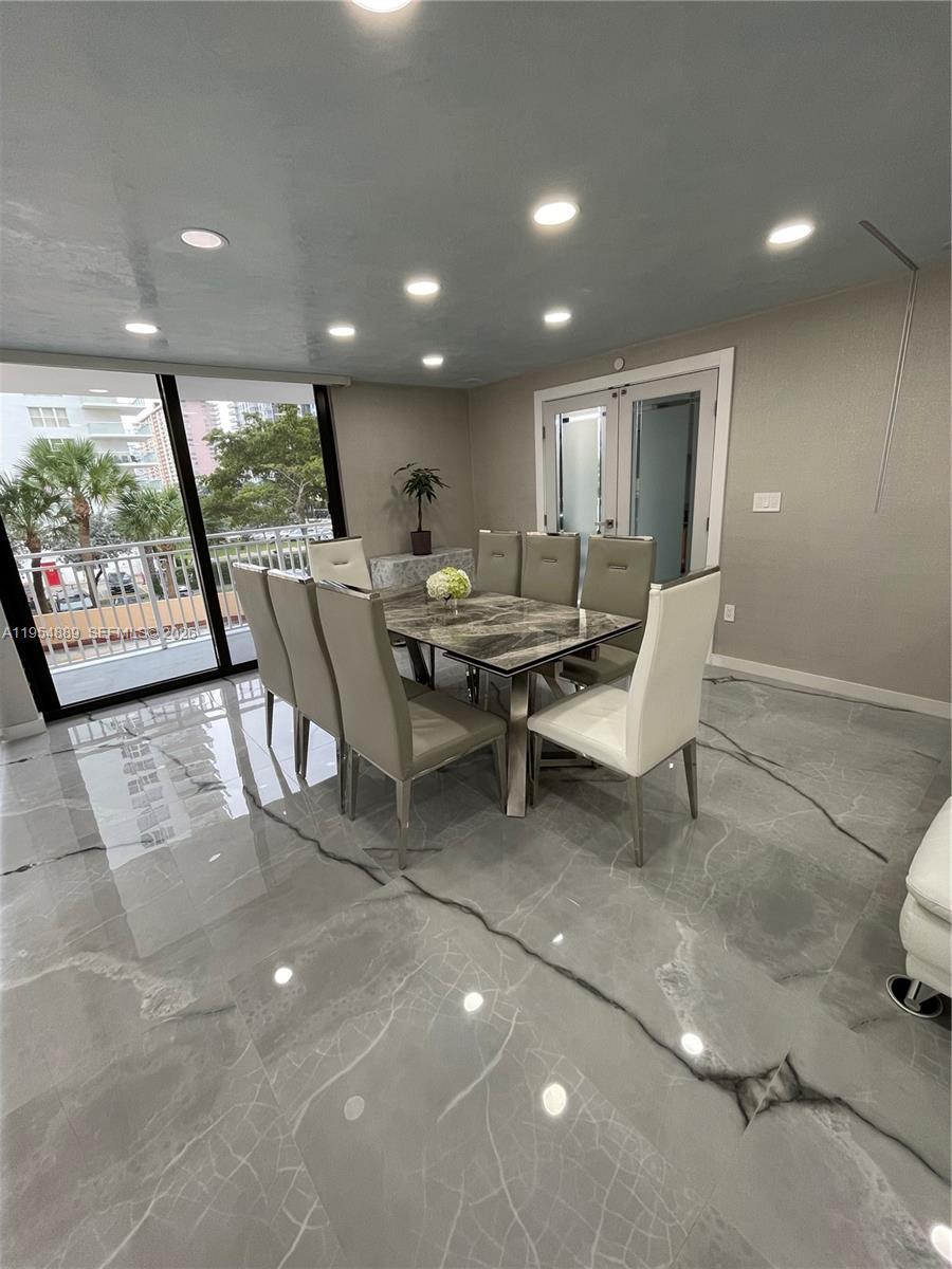 image Winston Towers 6004