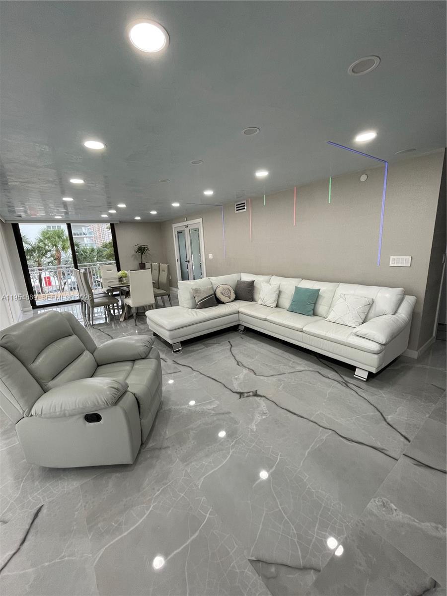 image Winston Towers 6006