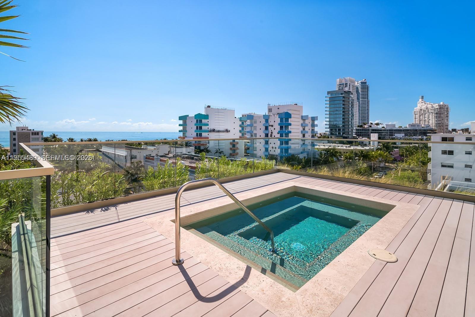 image Three Hundred Collins18