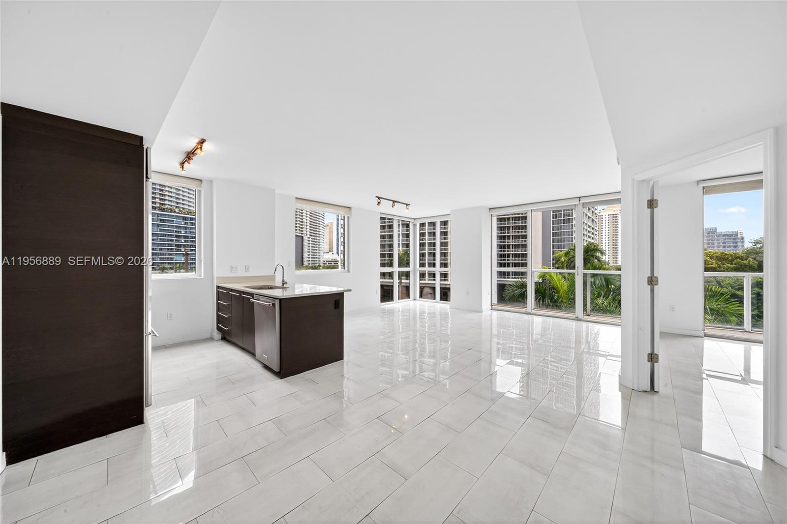 500 Brickell Ave #501