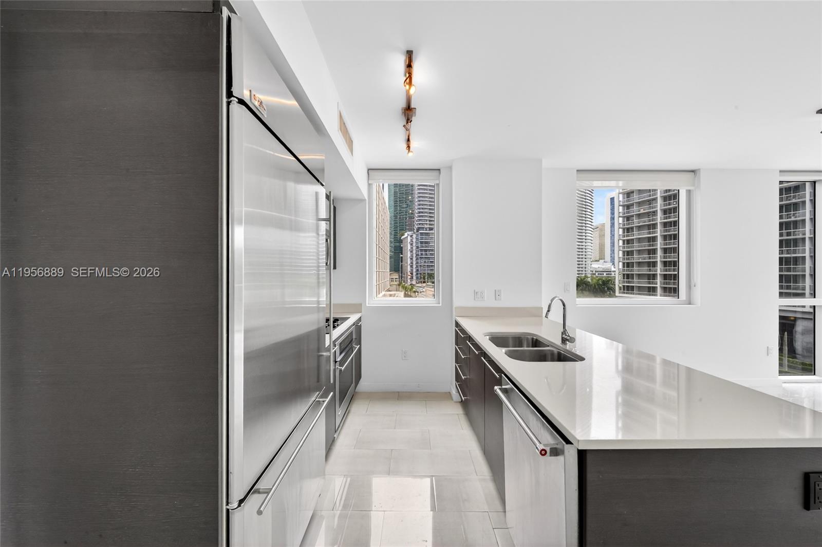 image 500 Brickell East4