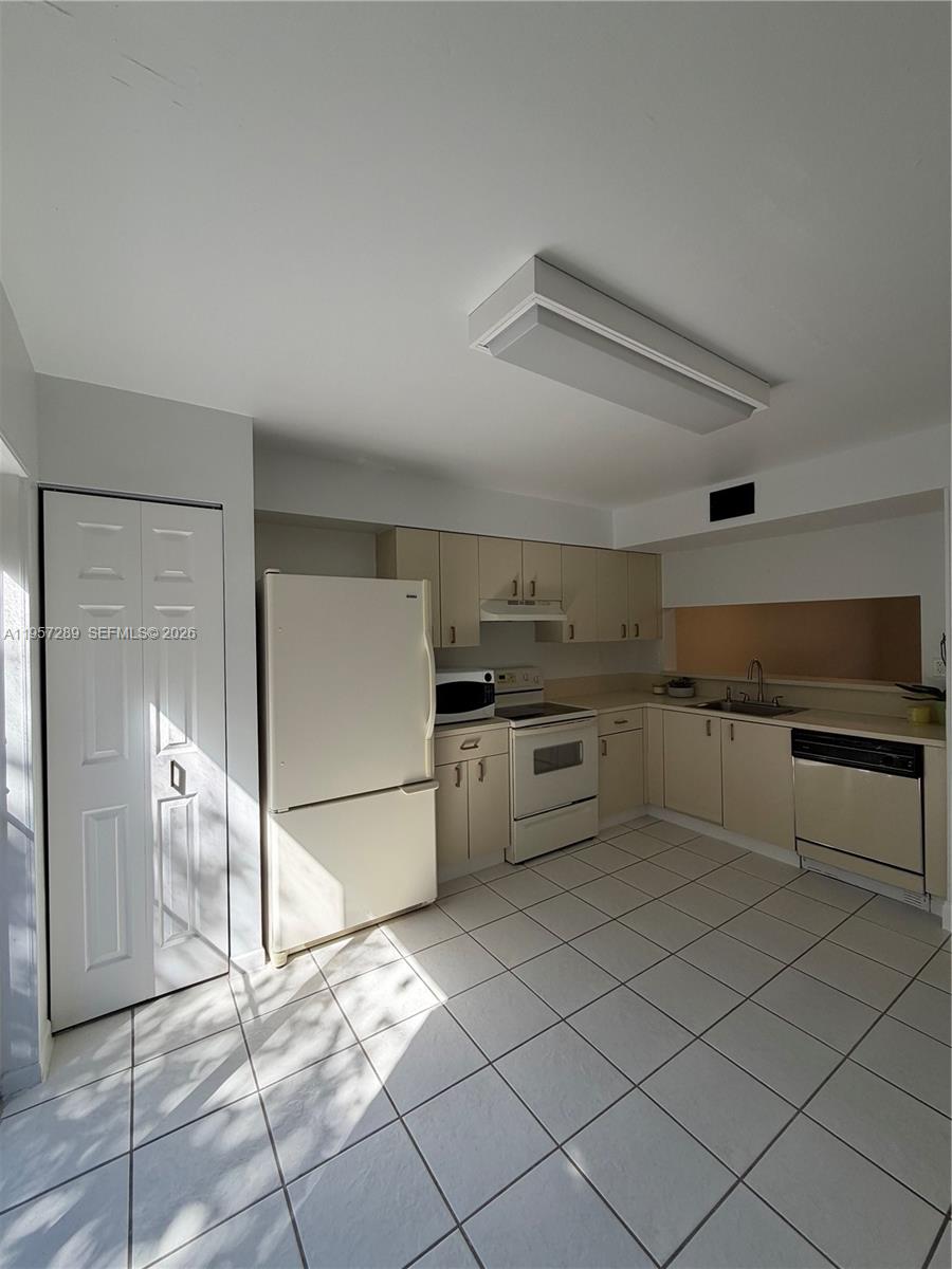 8260 SW 149th Ct #9-204 Miami, FL 33193