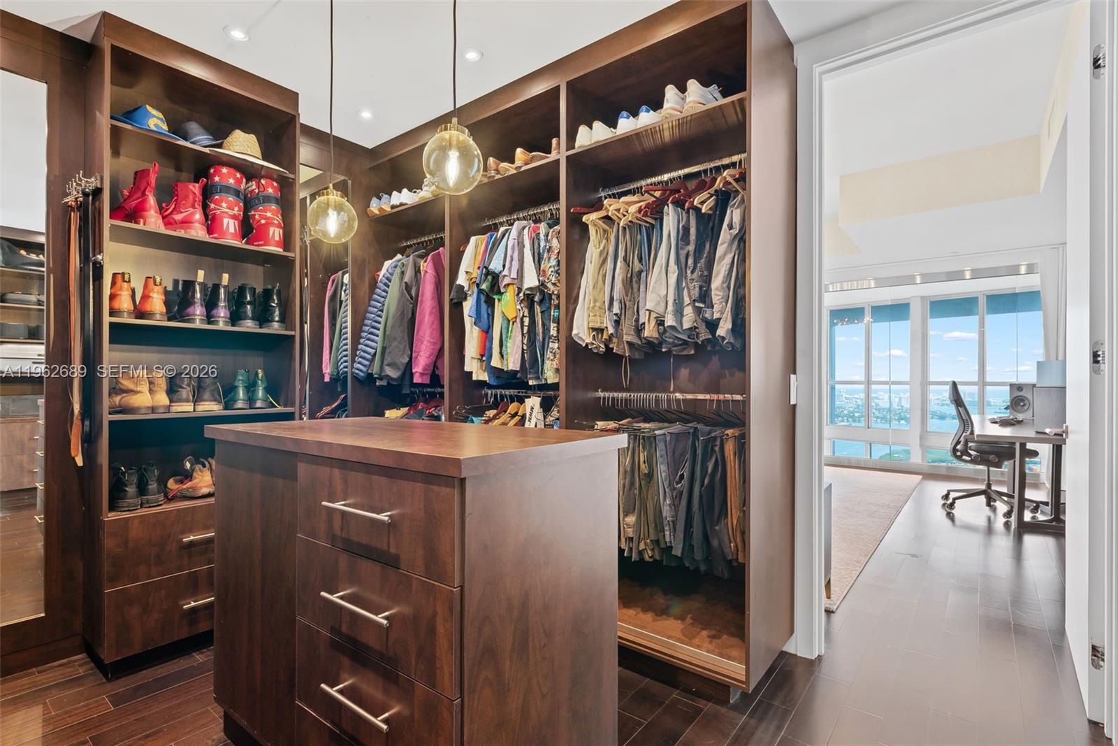 1100 Biscayne Blvd #5706 Miami, FL 33132