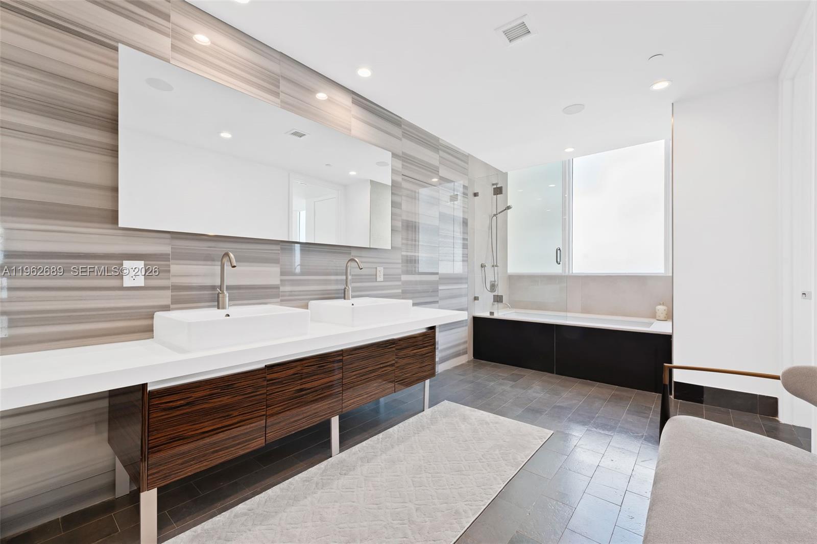 1100 Biscayne Blvd #5706 Miami, FL 33132