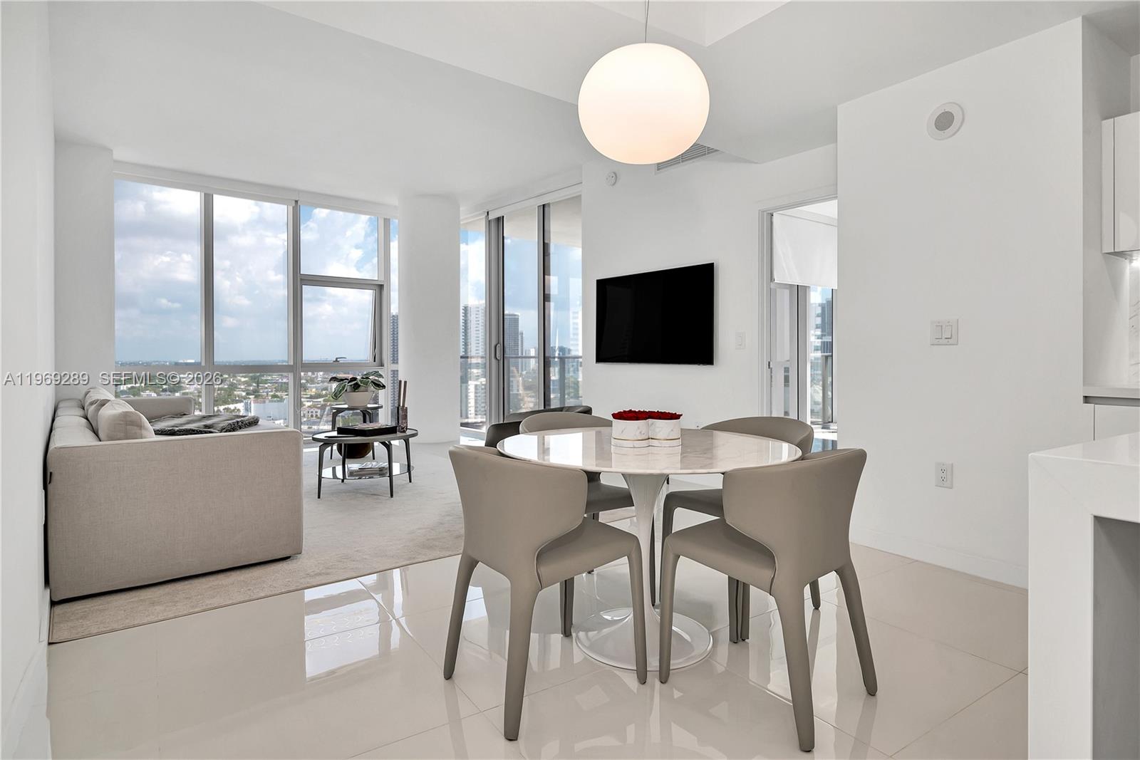 image Paramount Miami Worldcenter2