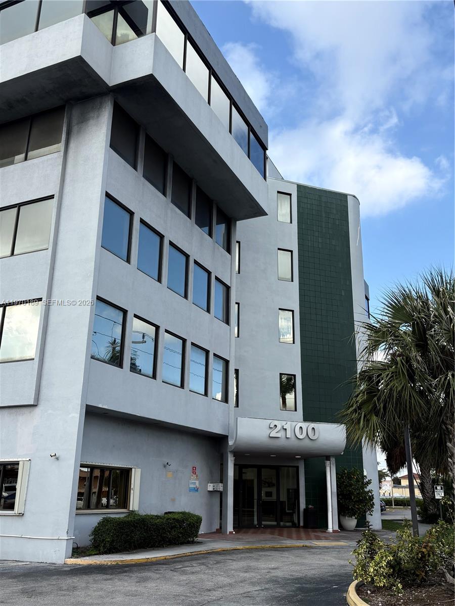 2100 W 76th St #205-206