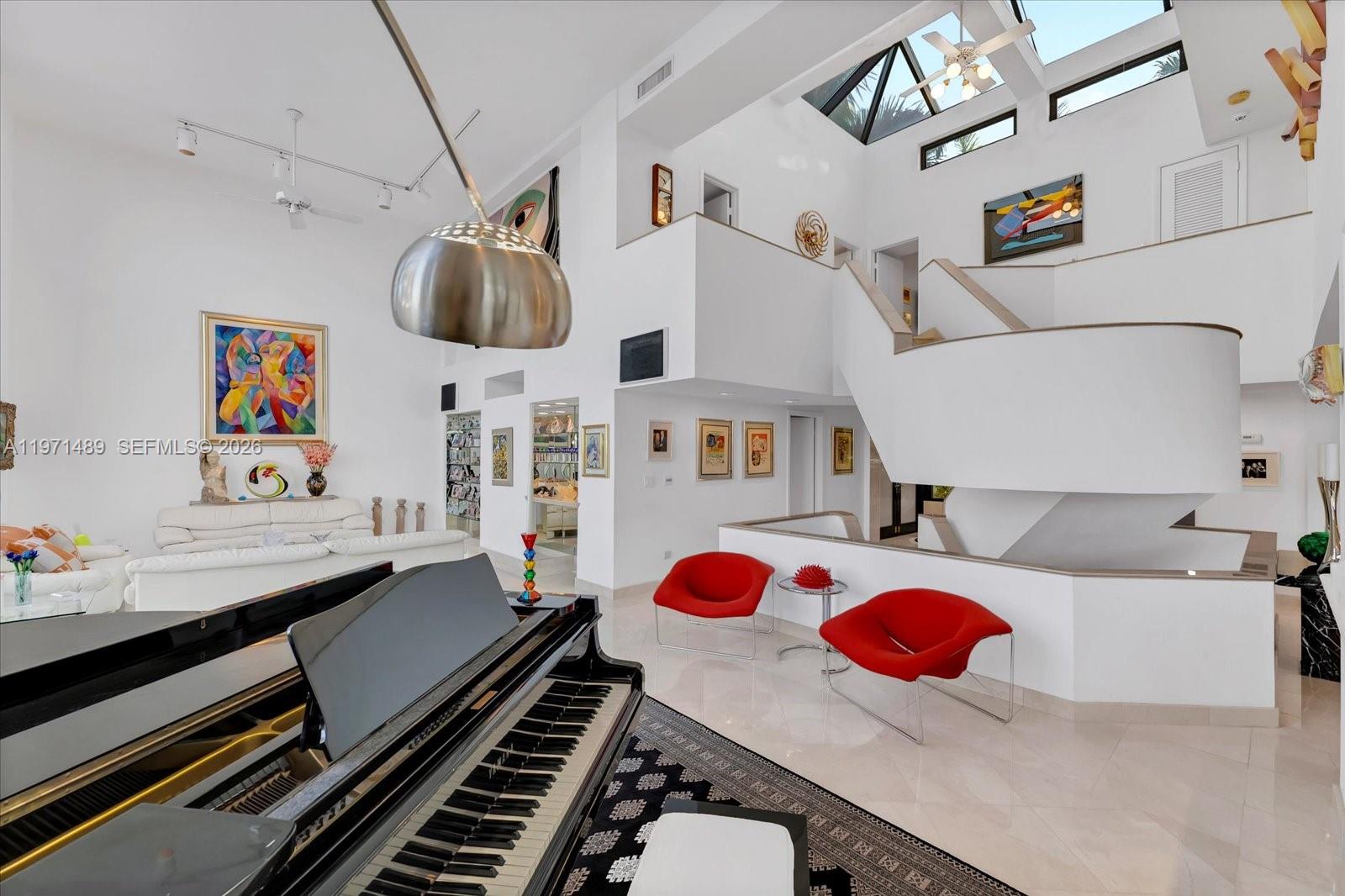 279 N Hibiscus Dr Miami Beach, FL 33139