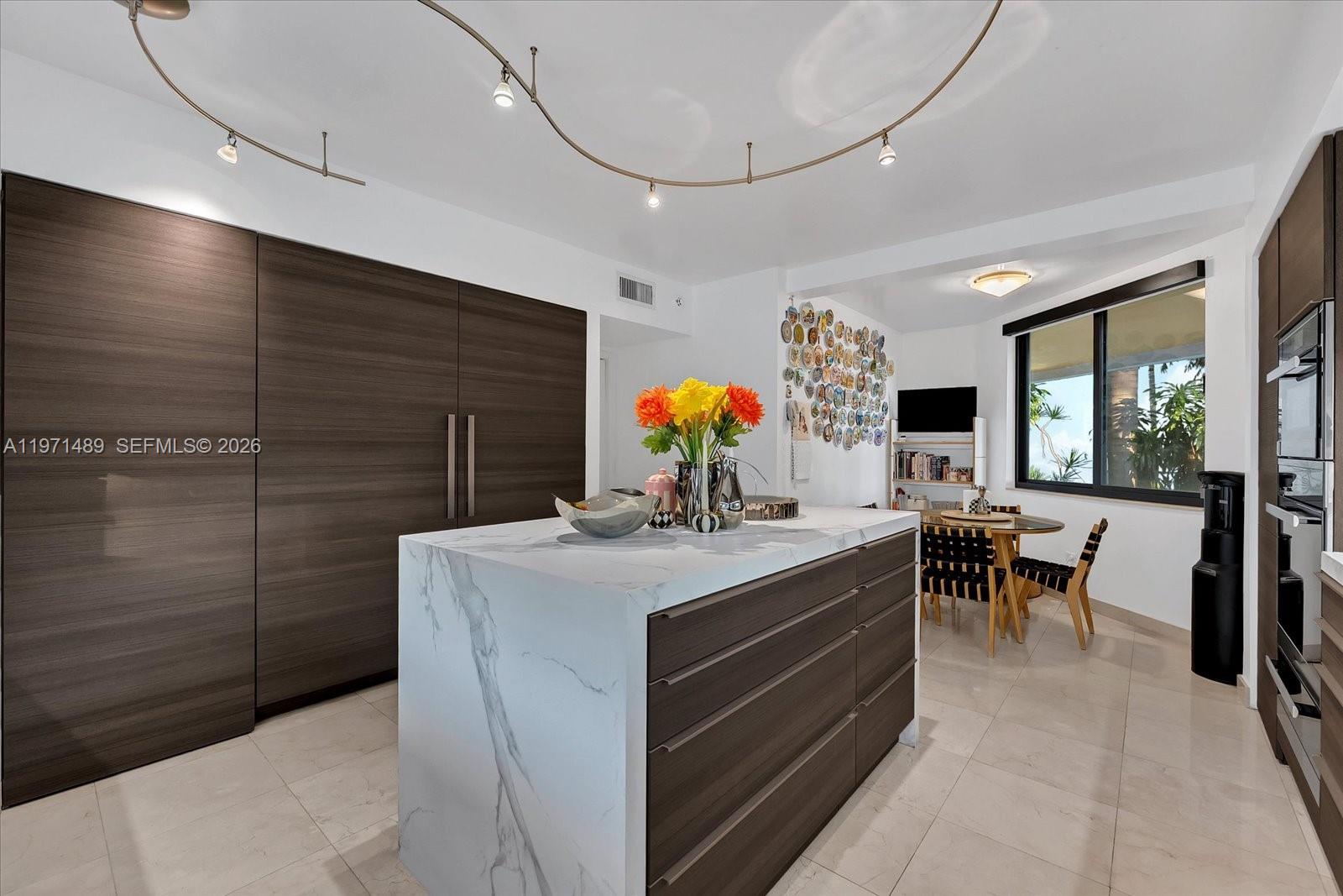 279 N Hibiscus Dr Miami Beach, FL 33139