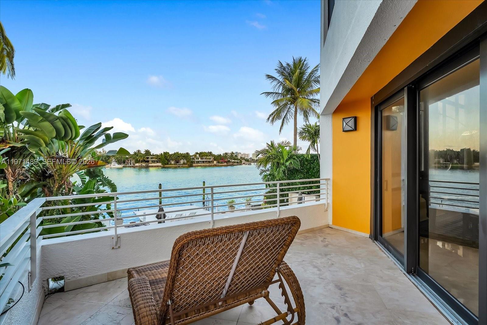 279 N Hibiscus Dr Miami Beach, FL 33139