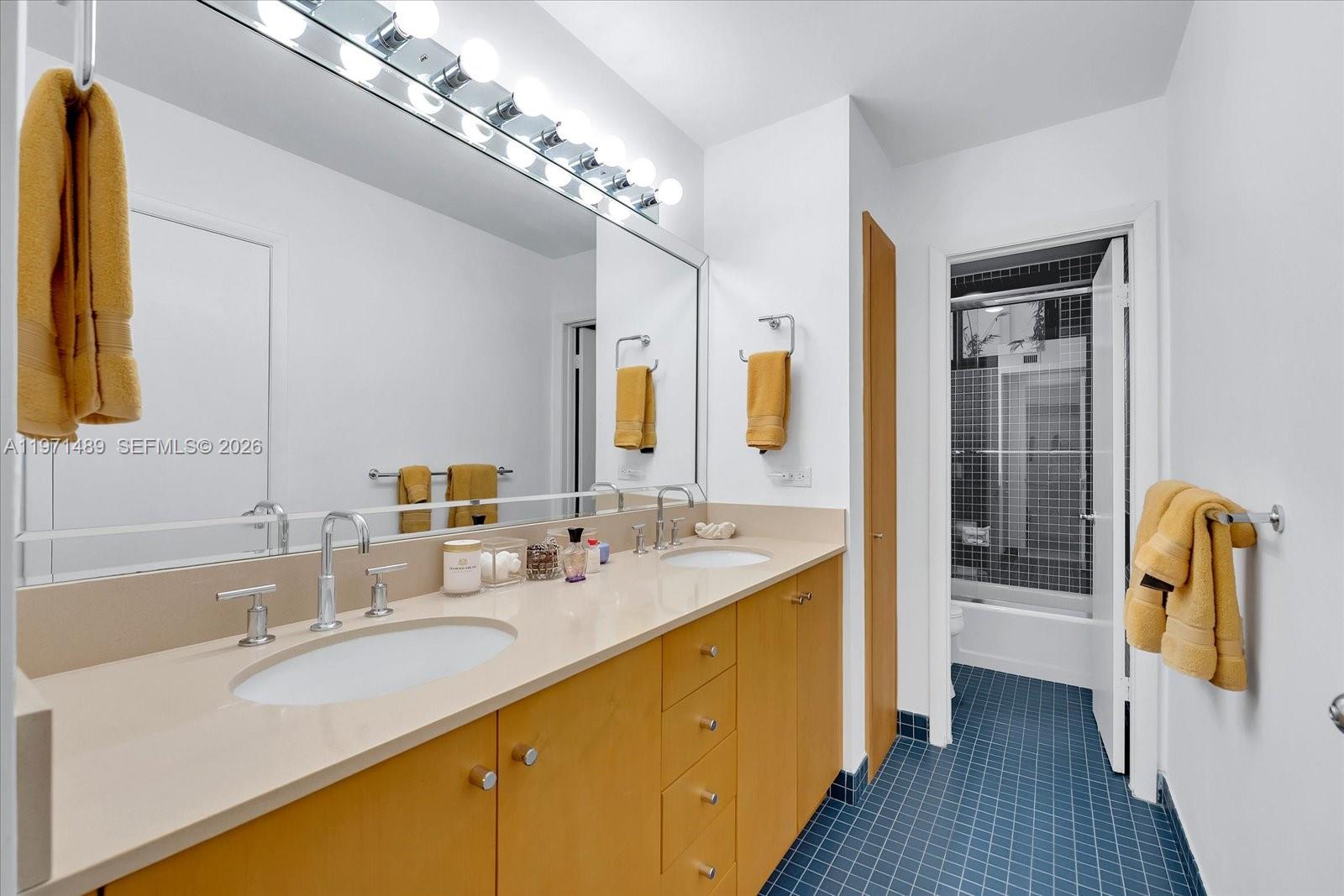 279 N Hibiscus Dr Miami Beach, FL 33139