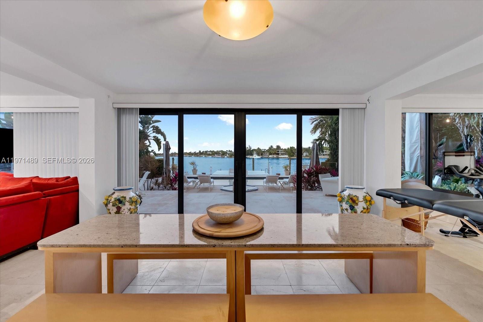 279 N Hibiscus Dr Miami Beach, FL 33139