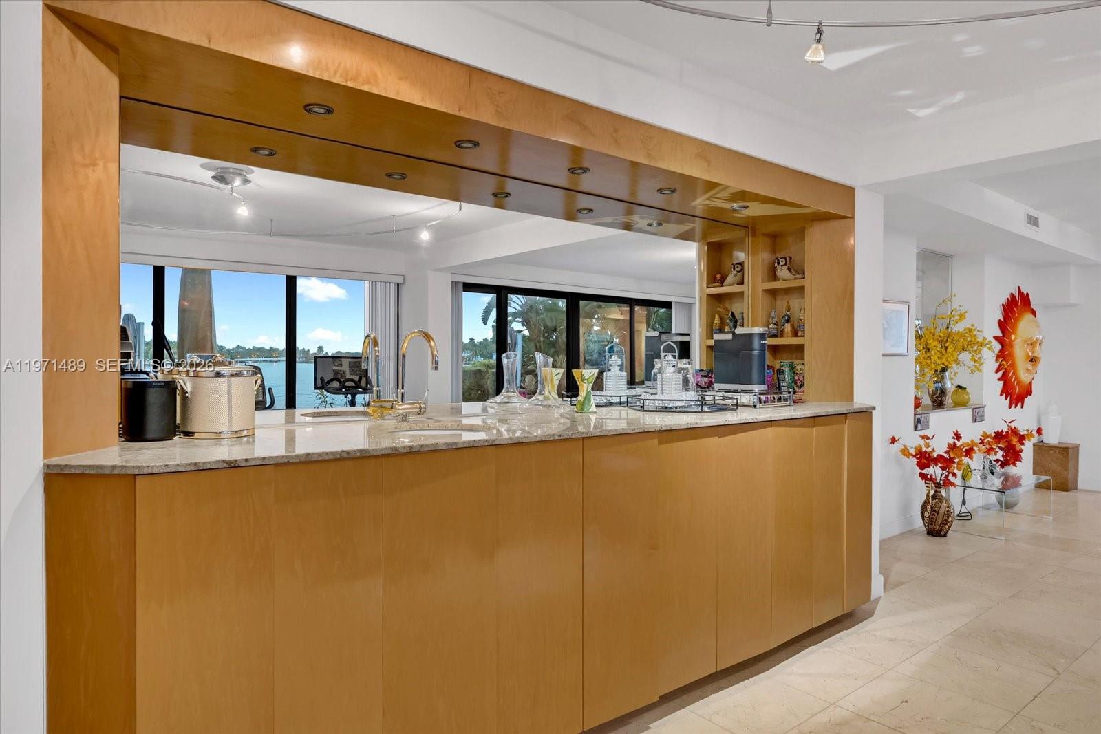 279 N Hibiscus Dr Miami Beach, FL 33139