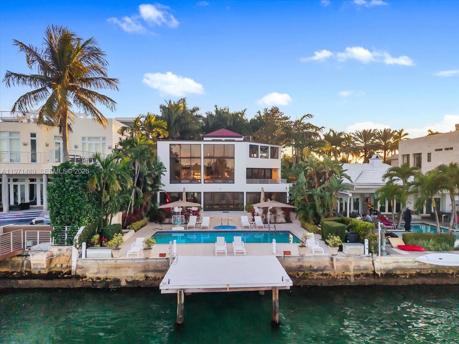 279 N Hibiscus Dr Miami Beach, FL 33139