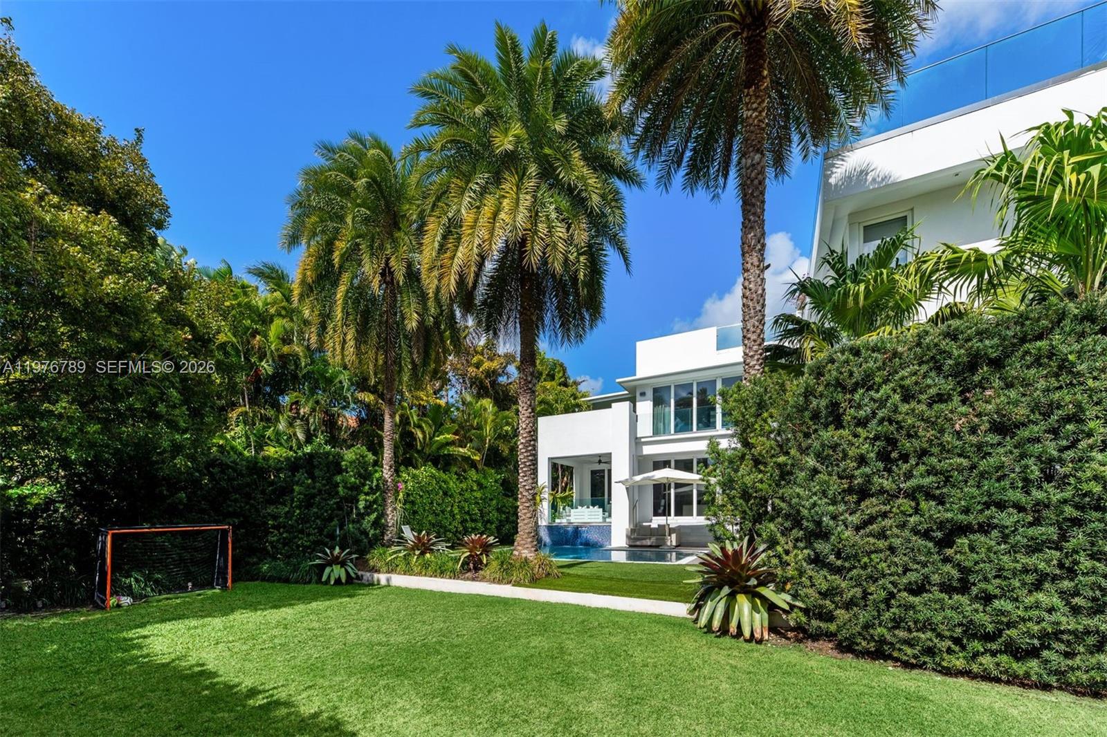 741 Harbor Dr Key Biscayne, FL 33149