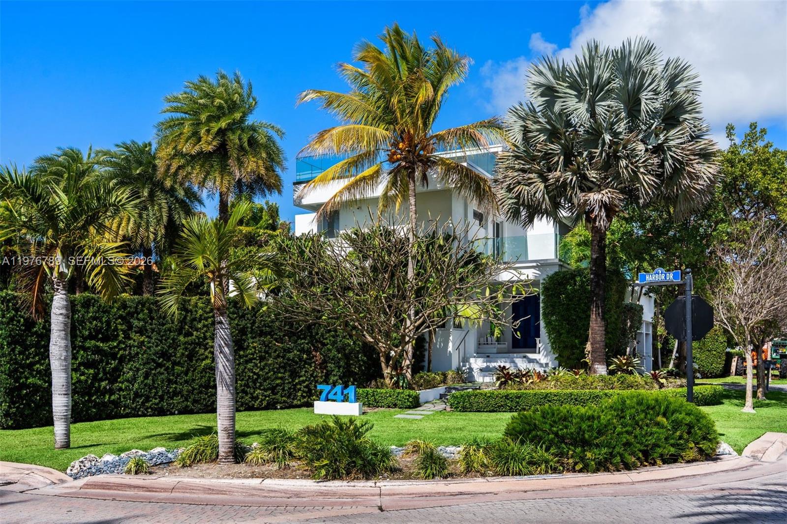 741 Harbor Dr Key Biscayne, FL 33149