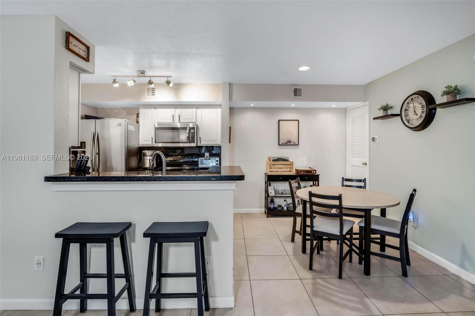 875 Riverside Dr #712