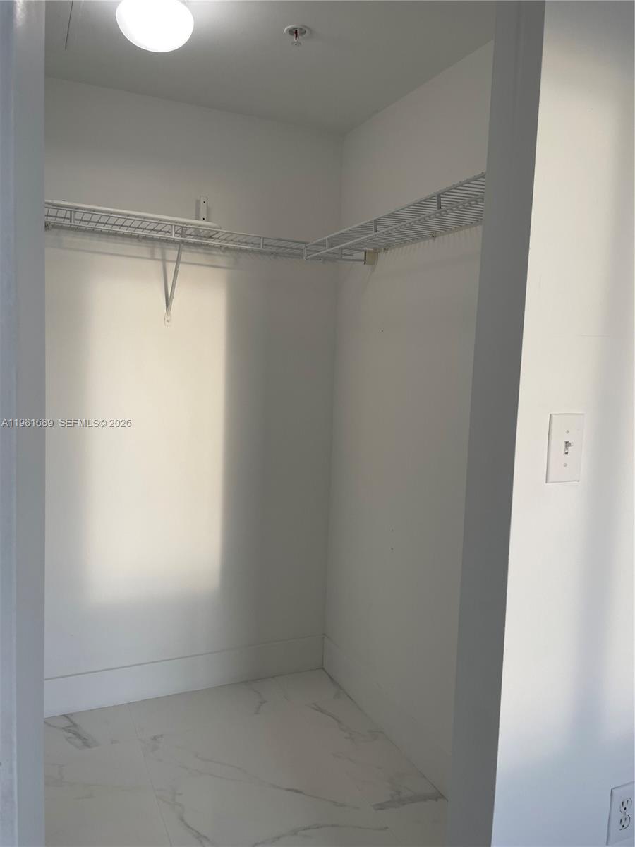 image The Venture at Aventura12