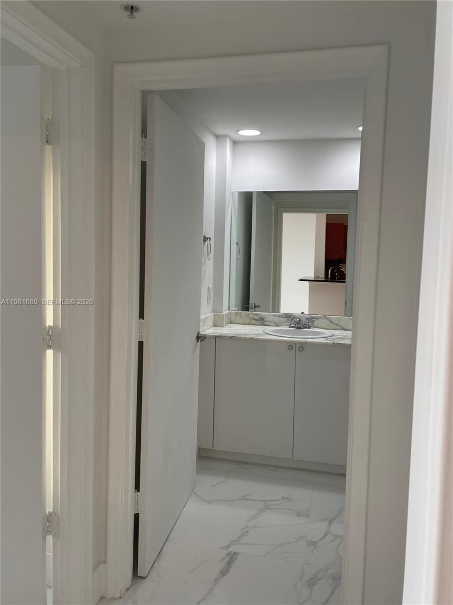 image The Venture at Aventura13