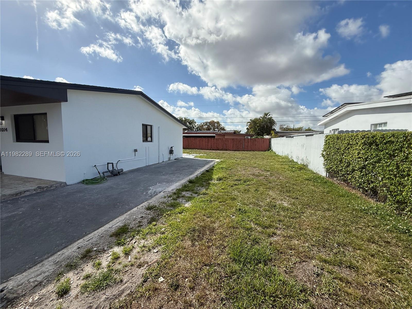 1014 W 66th St Hialeah, FL 33012