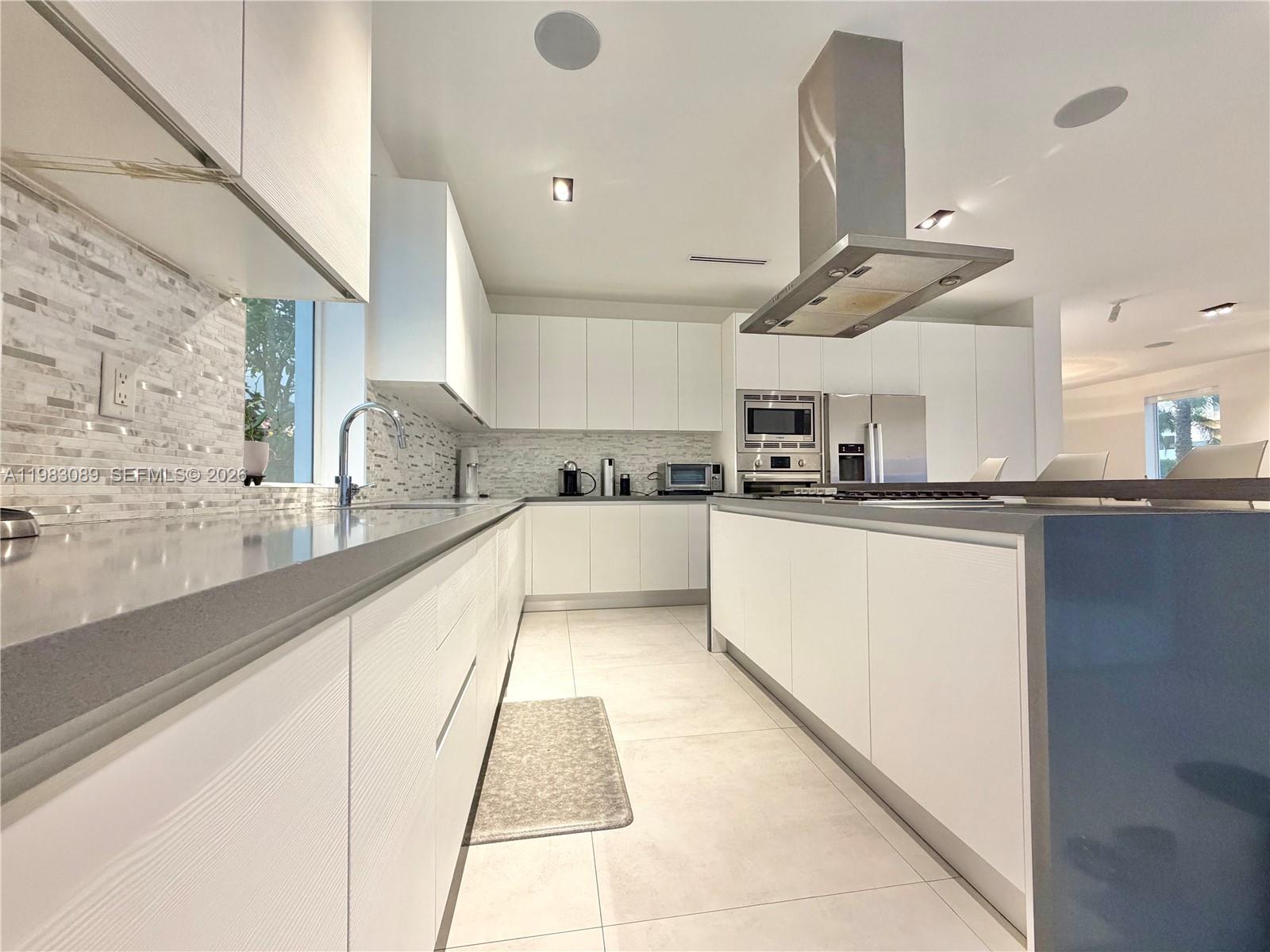 7475 NW 97th Ct Doral, FL 33178