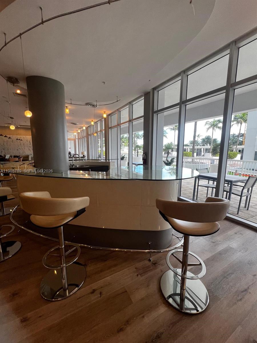 image Harbour House7