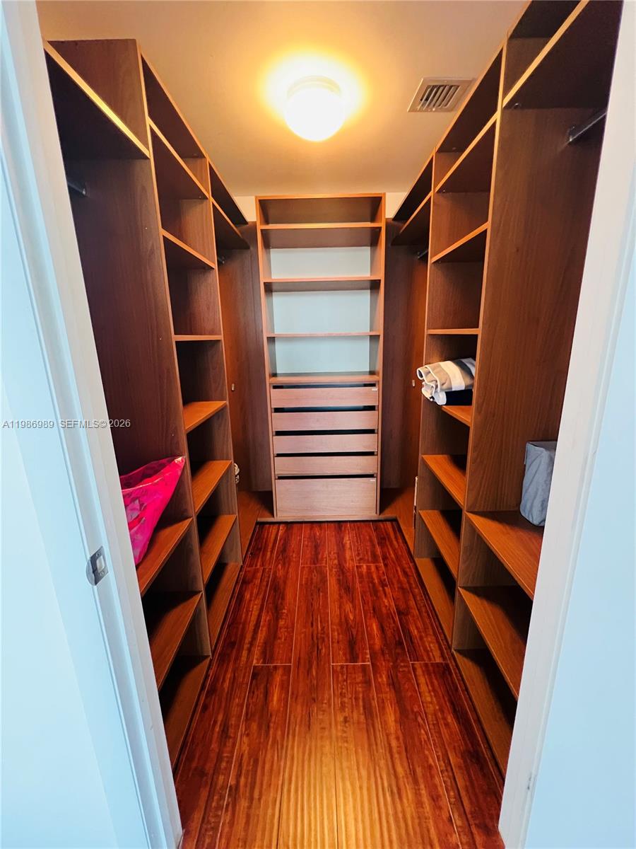 495 Brickell Ave #2707 Miami, FL 33131