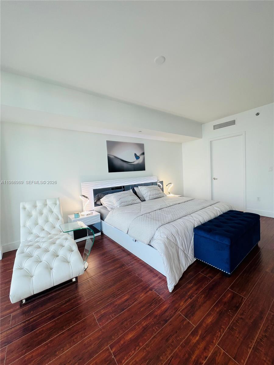 495 Brickell Ave #2707 Miami, FL 33131