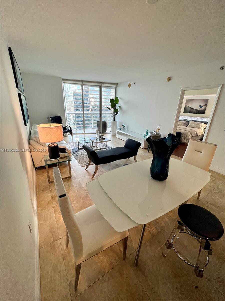 495 Brickell Ave #2707 Miami, FL 33131