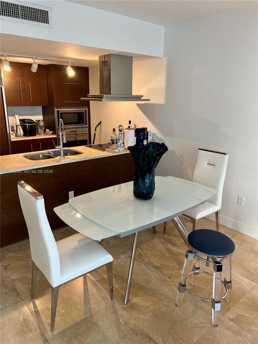 495 Brickell Ave #2707 Miami, FL 33131