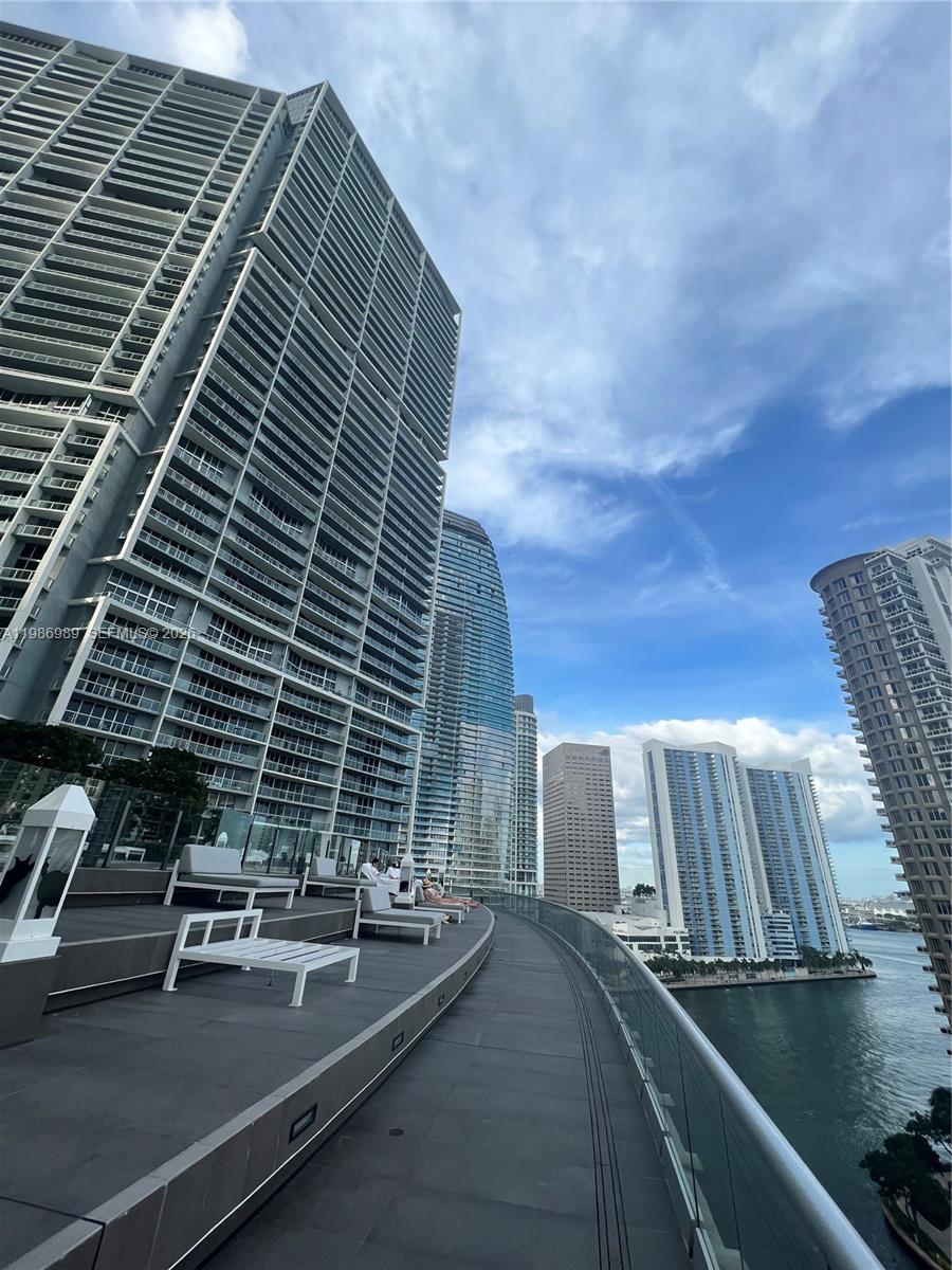 495 Brickell Ave #2707 Miami, FL 33131