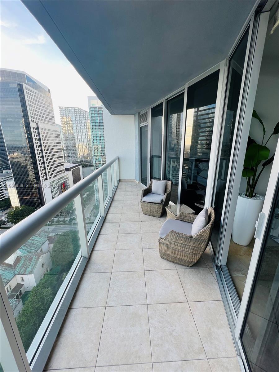 495 Brickell Ave #2707 Miami, FL 33131