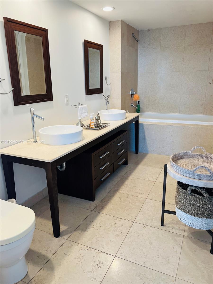 495 Brickell Ave #2707 Miami, FL 33131