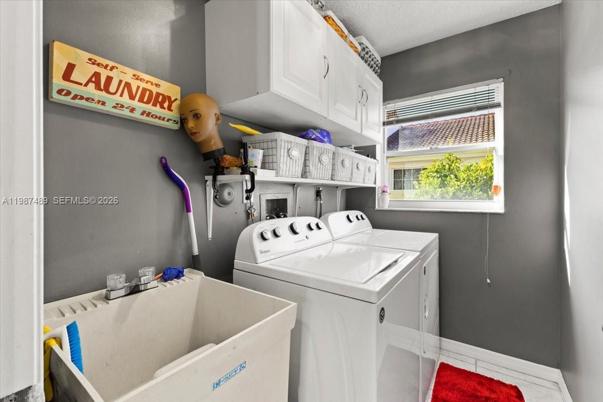 1041 NW 189th Ave Pembroke Pines, FL 33029