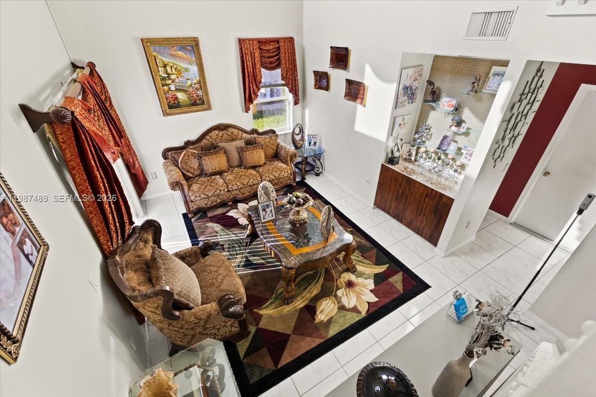 1041 NW 189th Ave Pembroke Pines, FL 33029