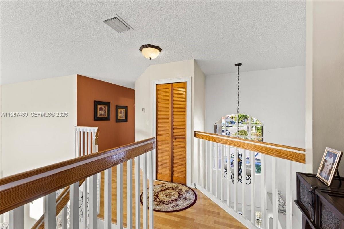 1041 NW 189th Ave Pembroke Pines, FL 33029