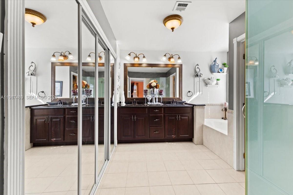 1041 NW 189th Ave Pembroke Pines, FL 33029