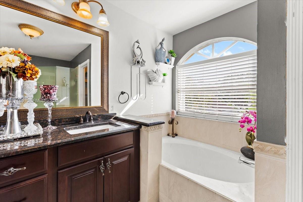 1041 NW 189th Ave Pembroke Pines, FL 33029