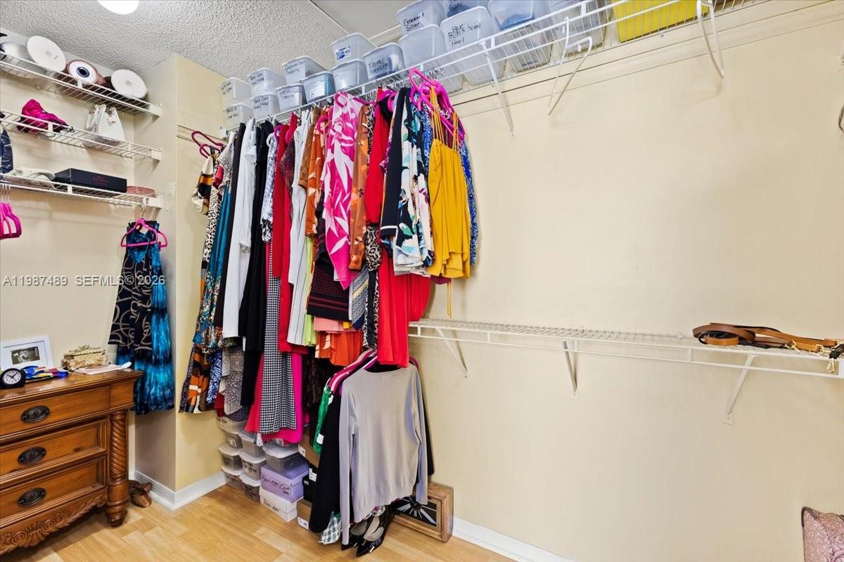 1041 NW 189th Ave Pembroke Pines, FL 33029