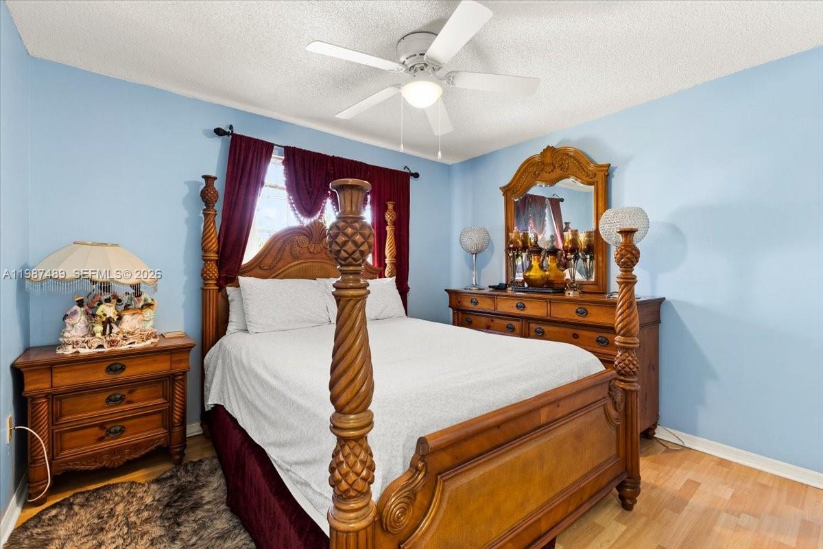 1041 NW 189th Ave Pembroke Pines, FL 33029