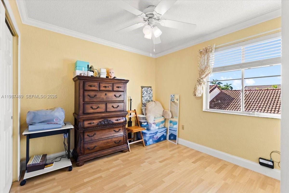 1041 NW 189th Ave Pembroke Pines, FL 33029